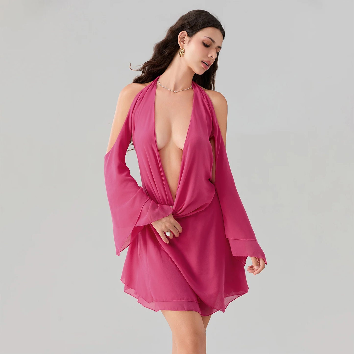 Robe courte dos nu plongeant