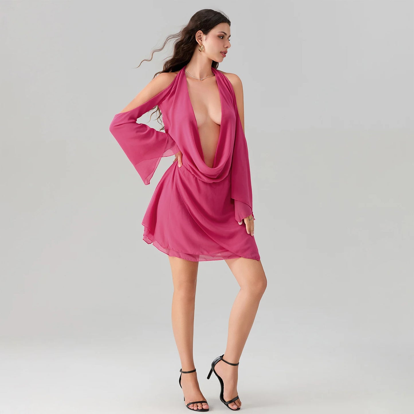 Robe courte dos nu plongeant
