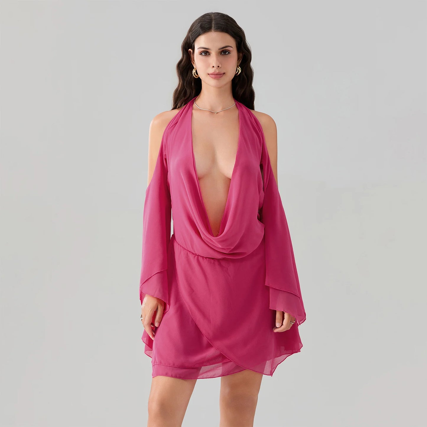 Robe courte dos nu plongeant