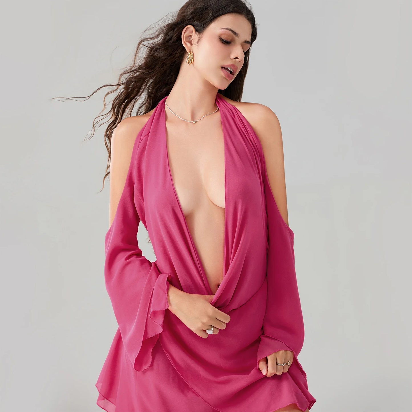 Robe courte dos nu plongeant
