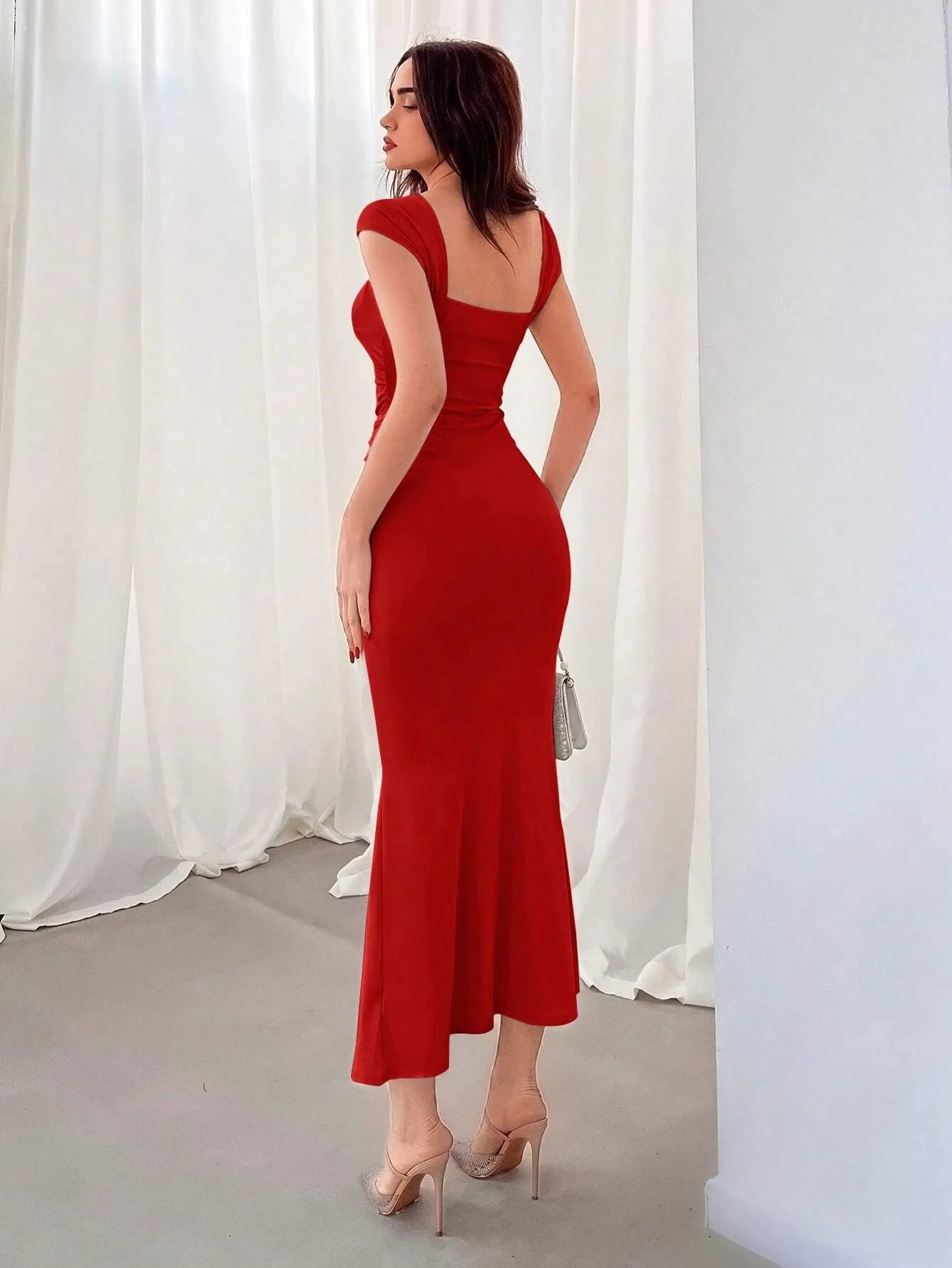 Robe Rouge Dos nu