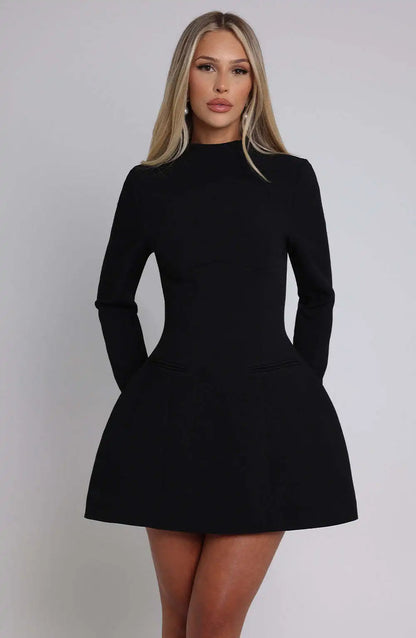 Robe Courte Noire Dos nu